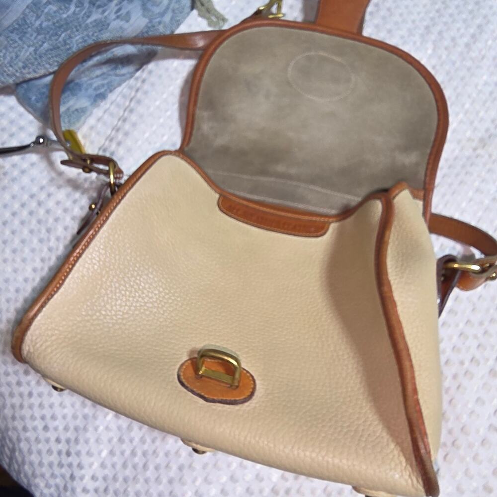 VINTAGE DOONEY BOURKE ALL WEATHER LEATHER ESSEX CROSSBODY BAG - Picture 5 of 8